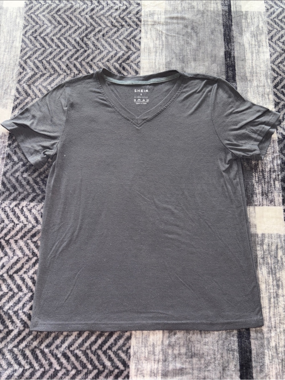 🐢SHEIN Women's Short Sleeve V-Neck Tee in Charcoal Gray
